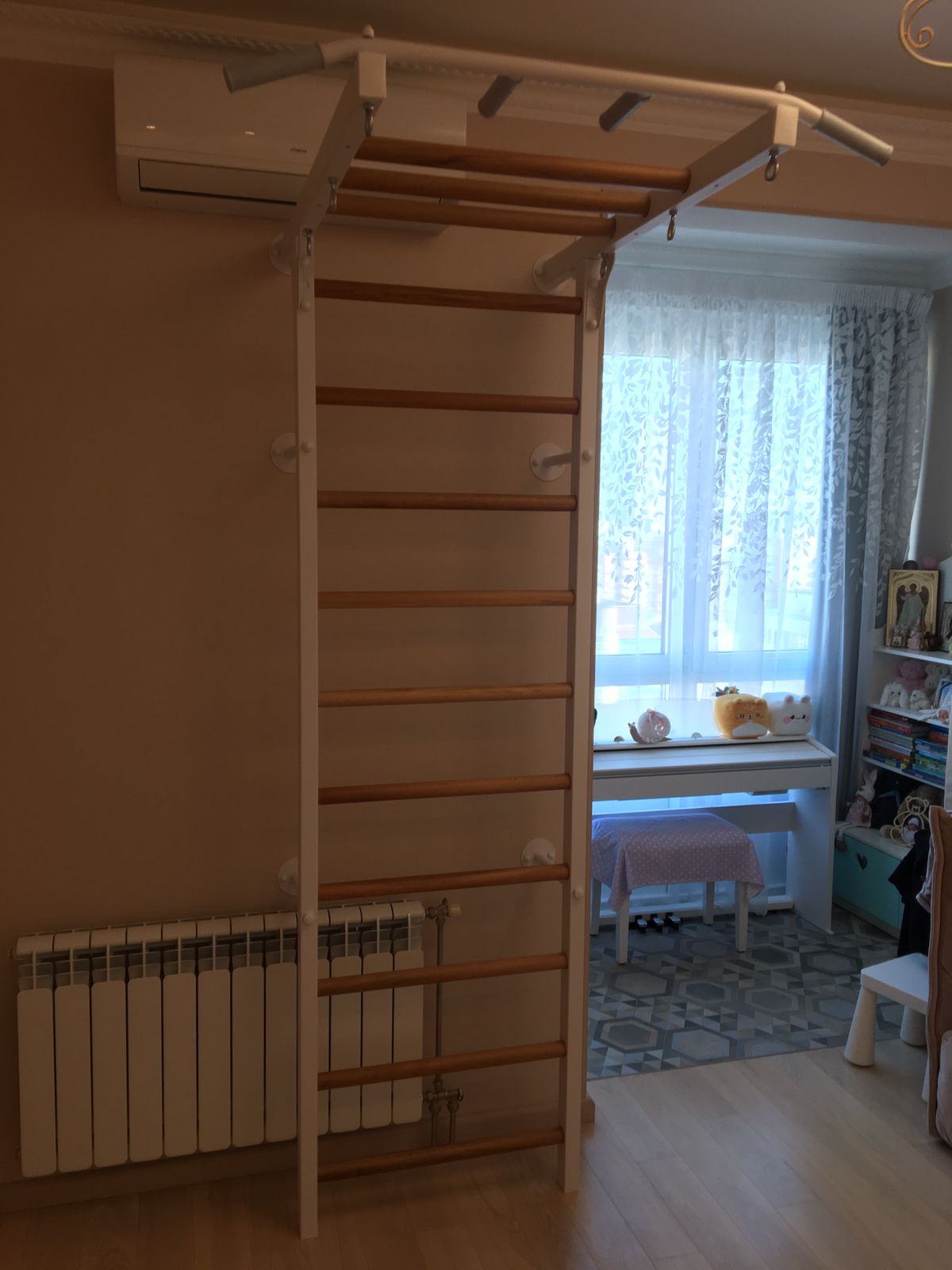 Шведская стенка комбинированная - КОМБИ - ТРДШС+3 (стенка + турник-рукоход из дерева с широким хватом стационарный + канат + лестница веревочная + кольца)